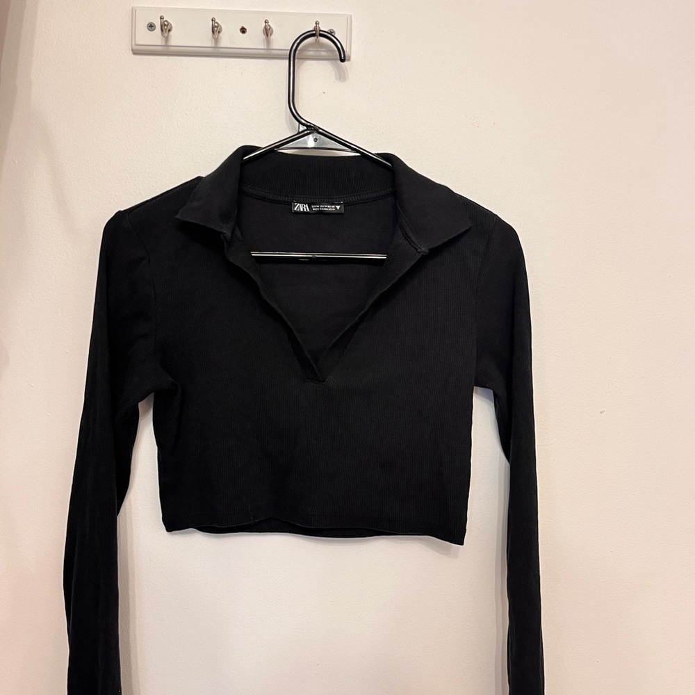 Ribbed collared black cropped long sleeve top